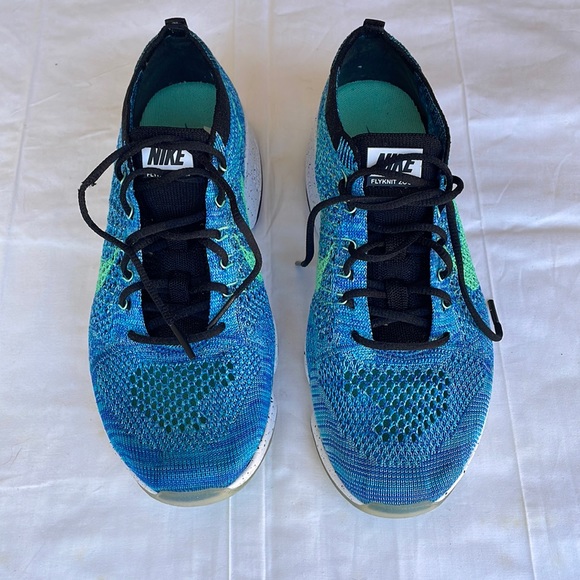 Nike Women's Size 8 Flyknit Zoom Running Shoes - Picture 2 of 2